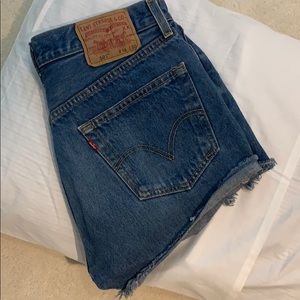 Levi 501 High Rise Jean Shorts⭐️